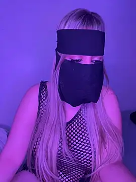 princesse-luna online show from June 26, 2026, 7:09 pm