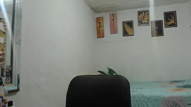 Snapshot of Emily_babybo chatting on October 17, 2025, 11:06 pm Emily babybo online show from October 17, 2025, 11:06 pm