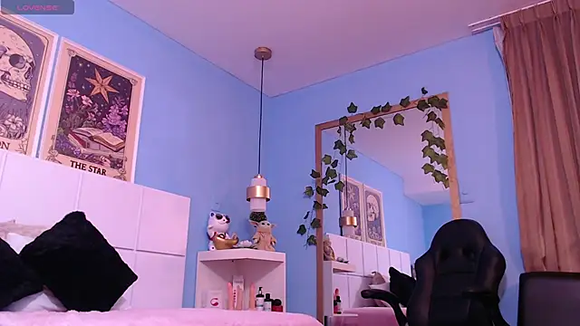 PenelopeBond online show from November 17, 2025, 12:36 am