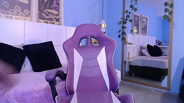 PenelopeBond online show from December 5, 2025, 7:18 am