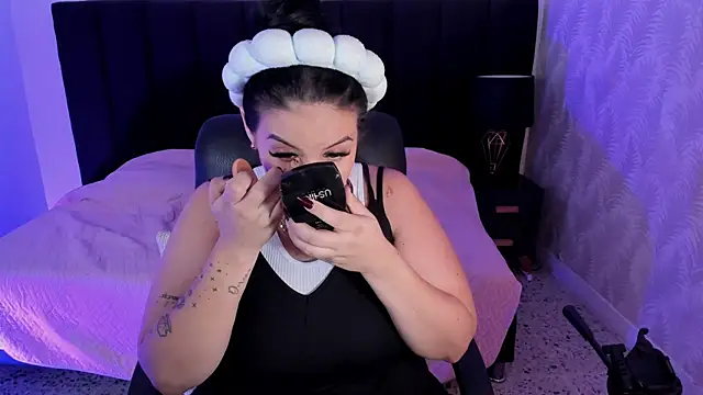 camiladuke7 online show from November 19, 2025, 7:36 pm