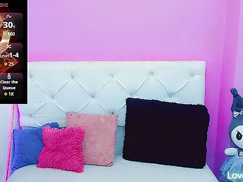 x daniiela x online show from October 31, 2025, 7:10 pm