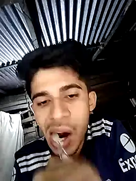 Snapshot of Russel2025 chatting on July 5, 2026, 1:32 am Russel2025 online show from July 5, 2026, 1:32 am