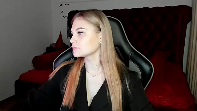 Snapshot of AriaWell chatting on November 5, 2025, 5:27 pm AriaWell online show from November 5, 2025, 5:27 pm