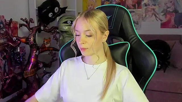 MiaGraces online show from October 29, 2025, 6:18 pm