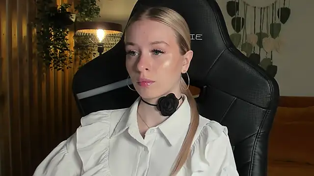 MiaGraces online show from November 30, 2025, 5:30 am