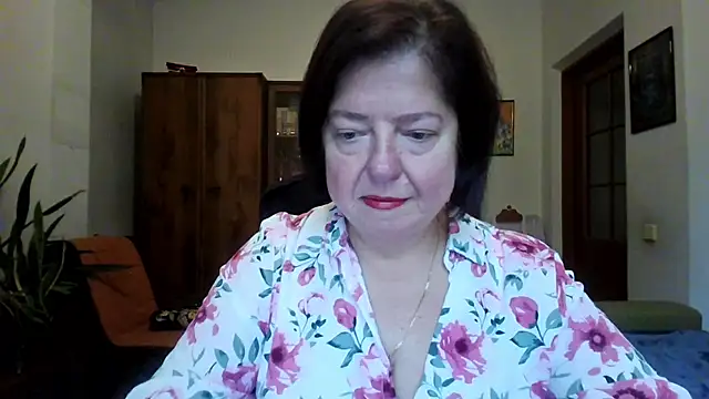 Snapshot of Violet_Pulse chatting on November 1, 2025, 12:43 pm Violet Pulse online show from November 1, 2025, 12:43 pm