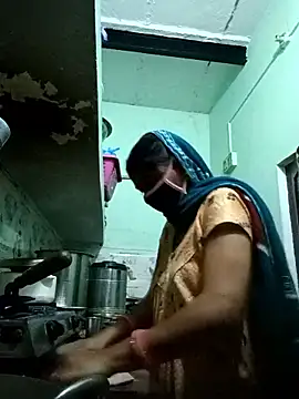 Cute-Charvii online show from February 4, 2026, 1:44 am