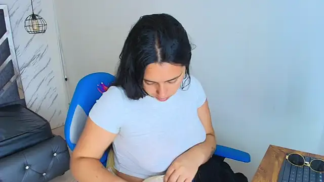 lorem adams online show from November 24, 2025, 12:16 pm