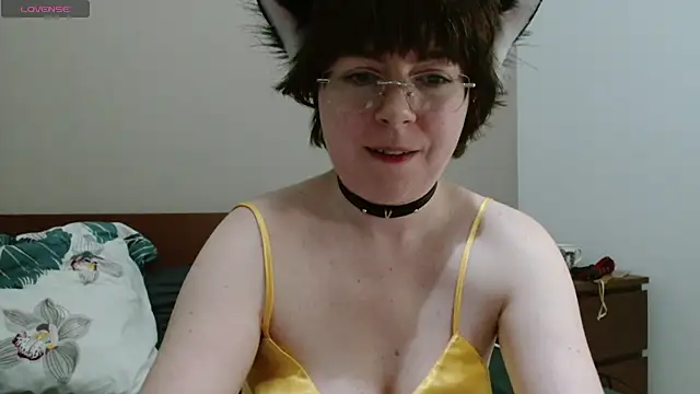 Snapshot of HardNerdVoid chatting on December 15, 2025, 9:20 pm HardNerdVoid online show from December 15, 2025, 9:20 pm