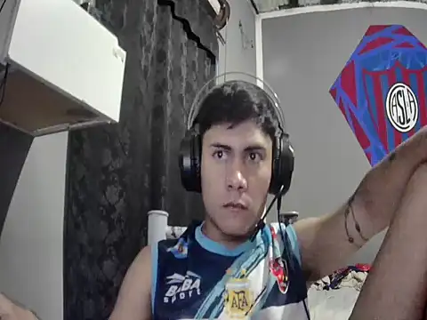 Snapshot of Miguel19971 chatting on October 15, 2025, 6:44 am Miguel19971 online show from October 15, 2025, 6:44 am