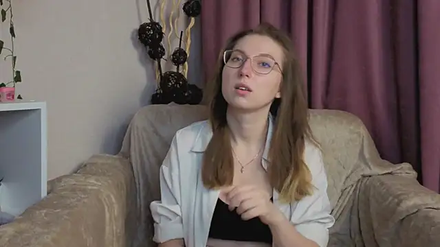 DaliaRadtke online show from November 17, 2025, 6:12 pm