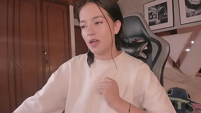 Snapshot of HaathorX chatting on October 9, 2025, 1:55 pm HaathorX online show from October 9, 2025, 1:55 pm