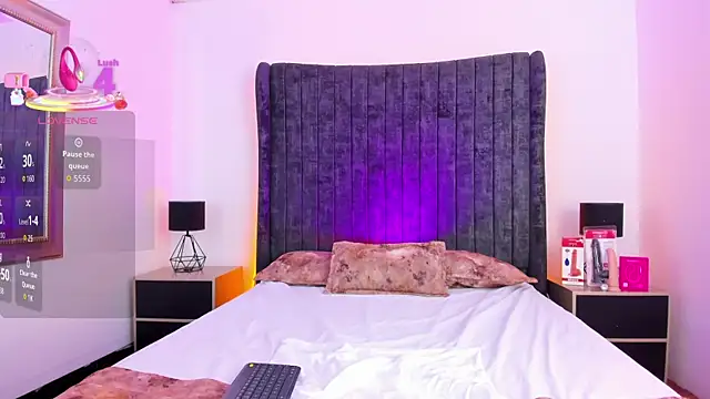 Snapshot of VanessaParis__ chatting on November 21, 2025, 9:36 pm VanessaParis online show from November 21, 2025, 9:36 pm