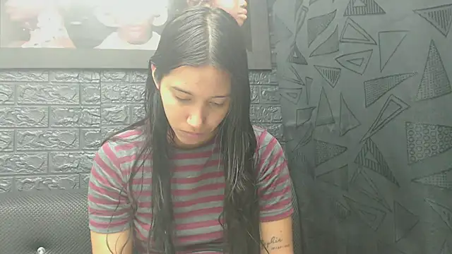 Lil Rose2006 online show from February 2, 2026, 1:10 pm