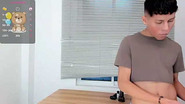 Snapshot of Little_liam chatting on November 24, 2025, 9:15 pm Little liam online show from November 24, 2025, 9:15 pm