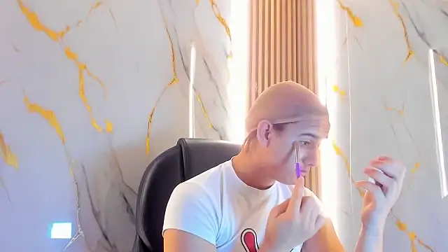 Snapshot of Marian_Cristal chatting on February 7, 2026, 3:25 am Marian Cristal online show from February 7, 2026, 3:25 am