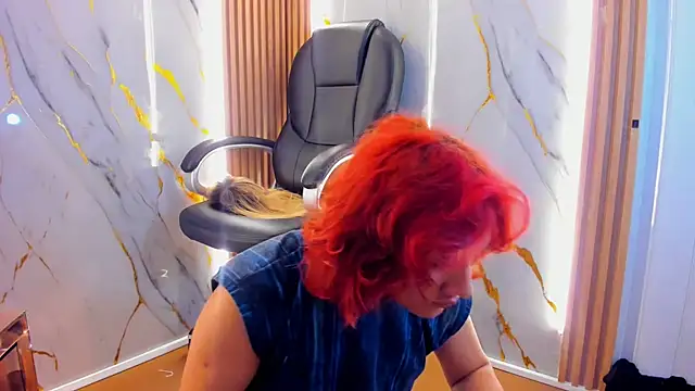 Snapshot of Marian_Cristal chatting on February 10, 2026, 3:49 am Marian Cristal online show from February 10, 2026, 3:49 am