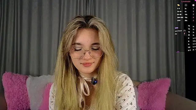 Snapshot of vivyboo111 chatting on November 22, 2025, 8:29 pm vivyboo111 online show from November 22, 2025, 8:29 pm