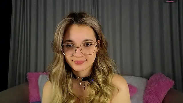 Snapshot of vivyboo111 chatting on November 28, 2025, 8:42 pm vivyboo111 online show from November 28, 2025, 8:42 pm