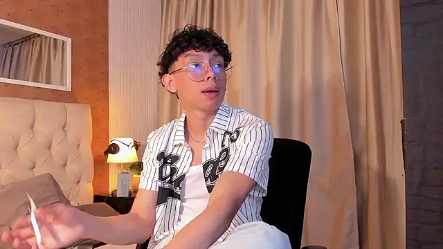 liam twiink online show from March 8, 2026, 1:00 am