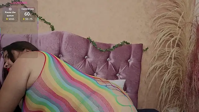 KimJStom online show from November 18, 2025, 2:53 pm