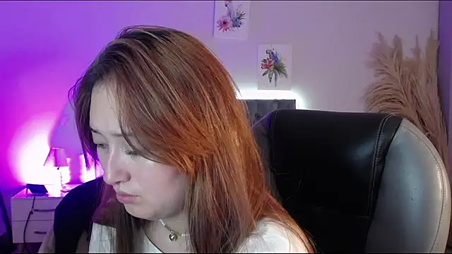 Samara Hilton 2 online show from December 4, 2025, 7:51 am