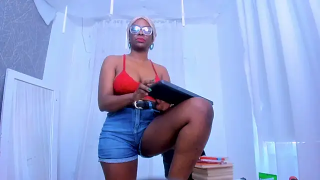 LolaJenkinss online show from November 24, 2025, 1:11 pm