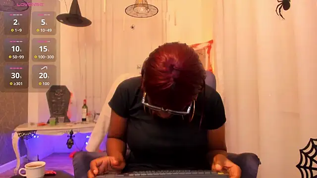 LolaJenkinss online show from November 5, 2025, 1:14 pm