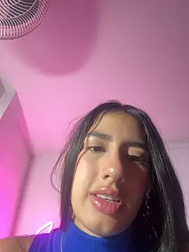 Snapshot of Julieta_Duque chatting on December 2, 2025, 11:17 pm Julieta Duque online show from December 2, 2025, 11:17 pm
