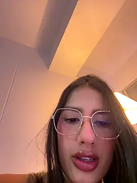 Snapshot of Julieta_Duque chatting on December 16, 2025, 5:44 am Julieta Duque online show from December 16, 2025, 5:44 am