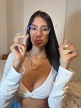 Julieta Duque online show from February 19, 2026, 1:02 am