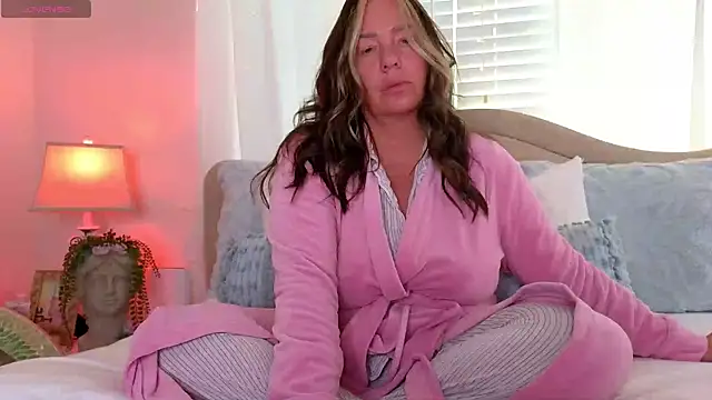 STIFFLERSMOMM online show from October 31, 2025, 2:13 pm