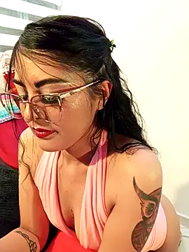 Snapshot of ValeNiitaLuv chatting on November 25, 2025, 2:34 am ValeNiitaLuv online show from November 25, 2025, 2:34 am