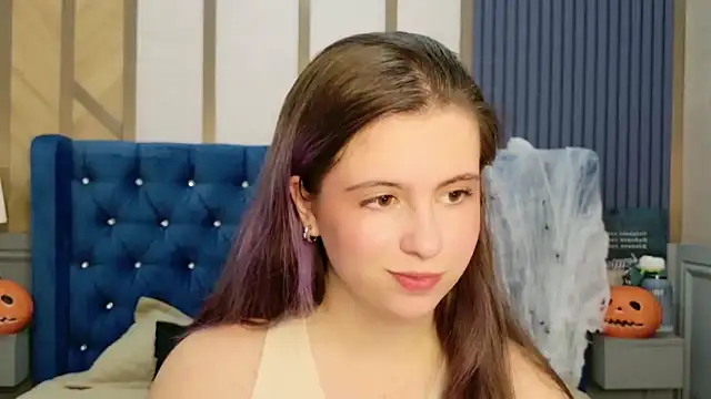 Snapshot of Akira_Halls chatting on October 28, 2025, 9:03 pm Akira Halls online show from October 28, 2025, 9:03 pm