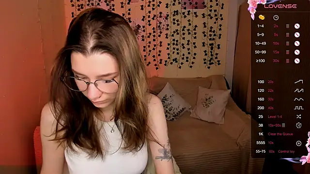 Snapshot of LinaBlossom_ chatting on November 16, 2025, 2:16 am LinaBlossom online show from November 16, 2025, 2:16 am