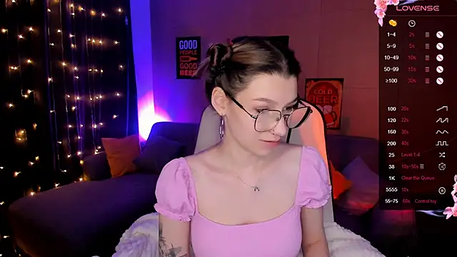 Snapshot of LinaBlossom_ chatting on October 7, 2025, 2:45 am LinaBlossom online show from October 7, 2025, 2:45 am