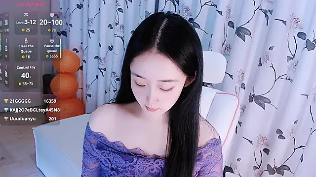 Snapshot of Niannian- chatting on November 17, 2025, 4:11 pm Niannian- online show from November 17, 2025, 4:11 pm