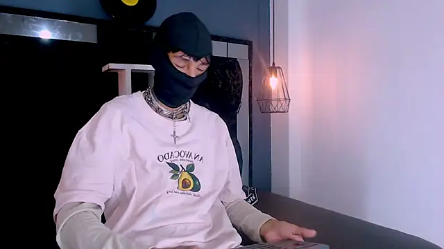 Daniel delux  online show from November 22, 2025, 2:05 pm