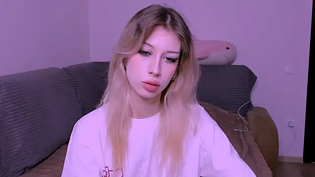 Lori lolii online show from December 4, 2025, 3:55 pm