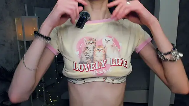 Snapshot of ReneeLippeatt chatting on December 4, 2025, 7:24 pm ReneeLippeatt online show from December 4, 2025, 7:24 pm