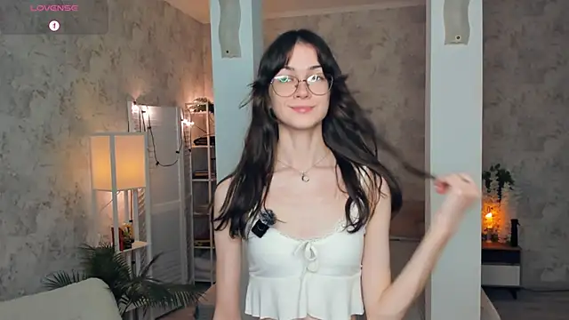 Snapshot of ReneeLippeatt chatting on November 7, 2025, 7:29 pm ReneeLippeatt online show from November 7, 2025, 7:29 pm