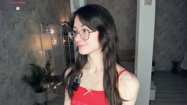 Snapshot of ReneeLippeatt chatting on November 16, 2025, 7:40 pm ReneeLippeatt online show from November 16, 2025, 7:40 pm