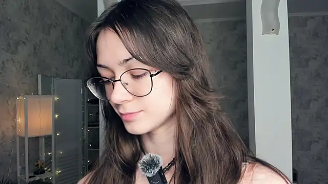 Snapshot of ReneeLippeatt chatting on December 14, 2025, 7:41 pm ReneeLippeatt online show from December 14, 2025, 7:41 pm