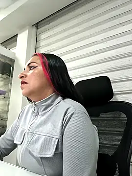 Alisson Stonee online show from April 2, 2026, 12:29 am