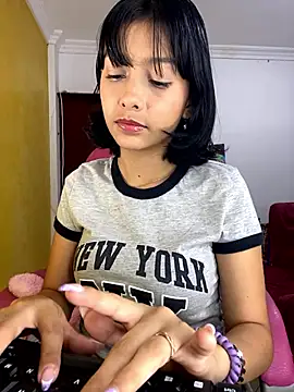 xoxo milk online show from January 11, 2026, 4:36 pm