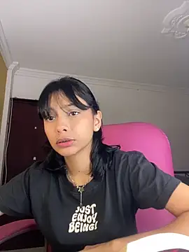 xoxo milk online show from December 4, 2025, 5:23 pm