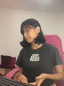 xoxo milk online show from February 15, 2026, 1:39 am