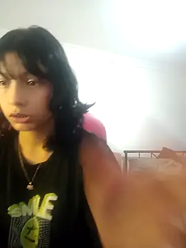 xoxo milk online show from November 8, 2025, 6:33 pm