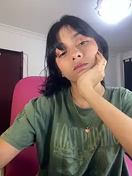 xoxo milk online show from November 26, 2025, 9:04 pm